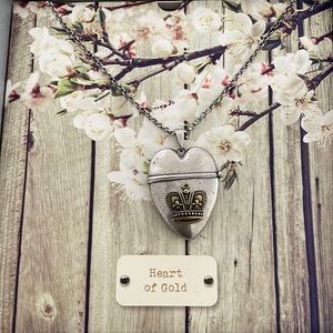 Demdaco Queen of Hearts Necklace